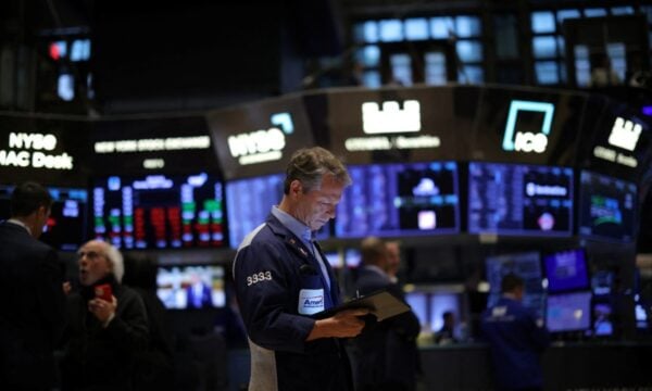 Wall Street: Ώθηση στον S&P 500 από τις μετοχές των τσιπ – Στο επίκεντρο Fed και πετρέλαιο