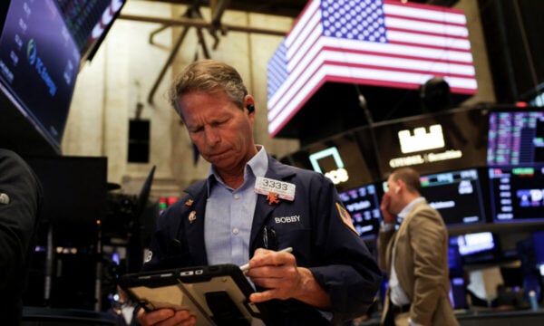 Wall Street: Ο Nasdaq κάνει βουτιά – Μαζική έξοδος από τις μετοχές τεχνητής νοημοσύνης
