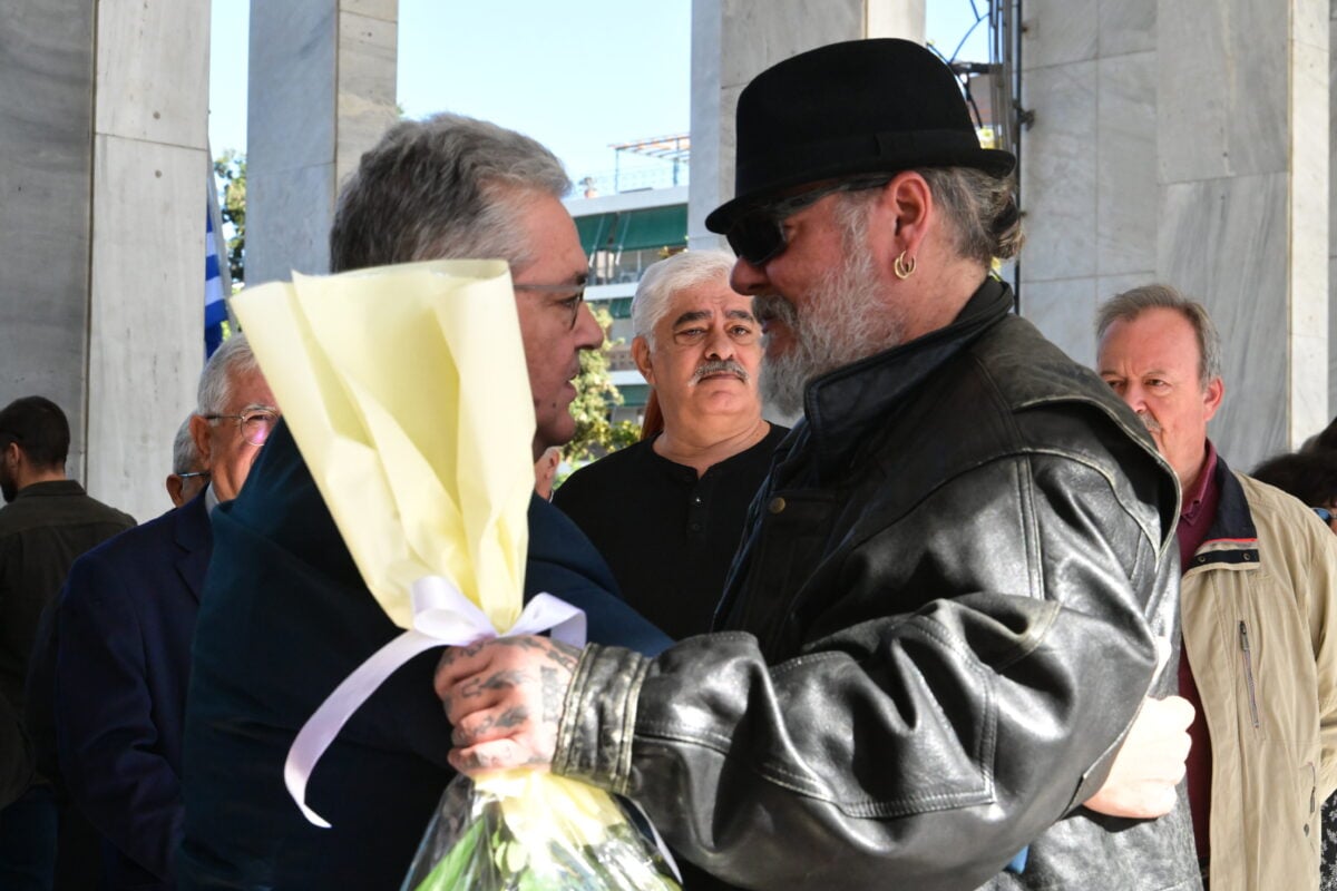 Μπέτυ Βαλάση: Δημήτρης Κουτσούμπας, Σεμίνα Διγενή και Άννα Φόνσου στην πολιτική κηδεία της ηθοποιού 20 Μπέτυ Βαλάση: Δημήτρης Κουτσούμπας, Σεμίνα Διγενή και Άννα Φόνσου στην πολιτική κηδεία της ηθοποιού