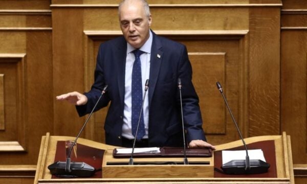 Βελόπουλος: «Μια τρύπα στο νερό» η απαγόρευση social media στους κάτω των 15 – Δείτε βίντεο