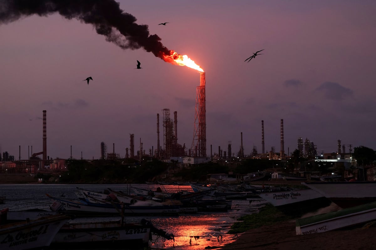 Brent πάνω από τα 103 δολάρια και φυσικό αέριο στα 81 ευρώ – Μικρή η επίδραση της συμφωνίας Τραμπ με Πούτιν για το ντίζελ