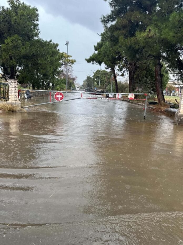 Κακοκαιρία στον Βόλο: Η ισχυρή μπόρα πλημμύρισε δρόμους και τους έκανε ποτάμια 9 Κακοκαιρία στον Βόλο: Η ισχυρή μπόρα πλημμύρισε δρόμους και τους έκανε ποτάμια