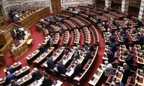 Βουλή: Αυτοί είναι οι Κοσμήτορες και οι Γραμματείς που εξελέγησαν στη νέα Σύνοδο