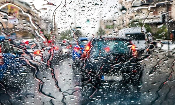 Βροχές και καταιγίδες σήμερα: Στους 15 βαθμούς η θερμοκρασία, στα 6 μποφόρ οι άνεμοι στο Αιγαίο