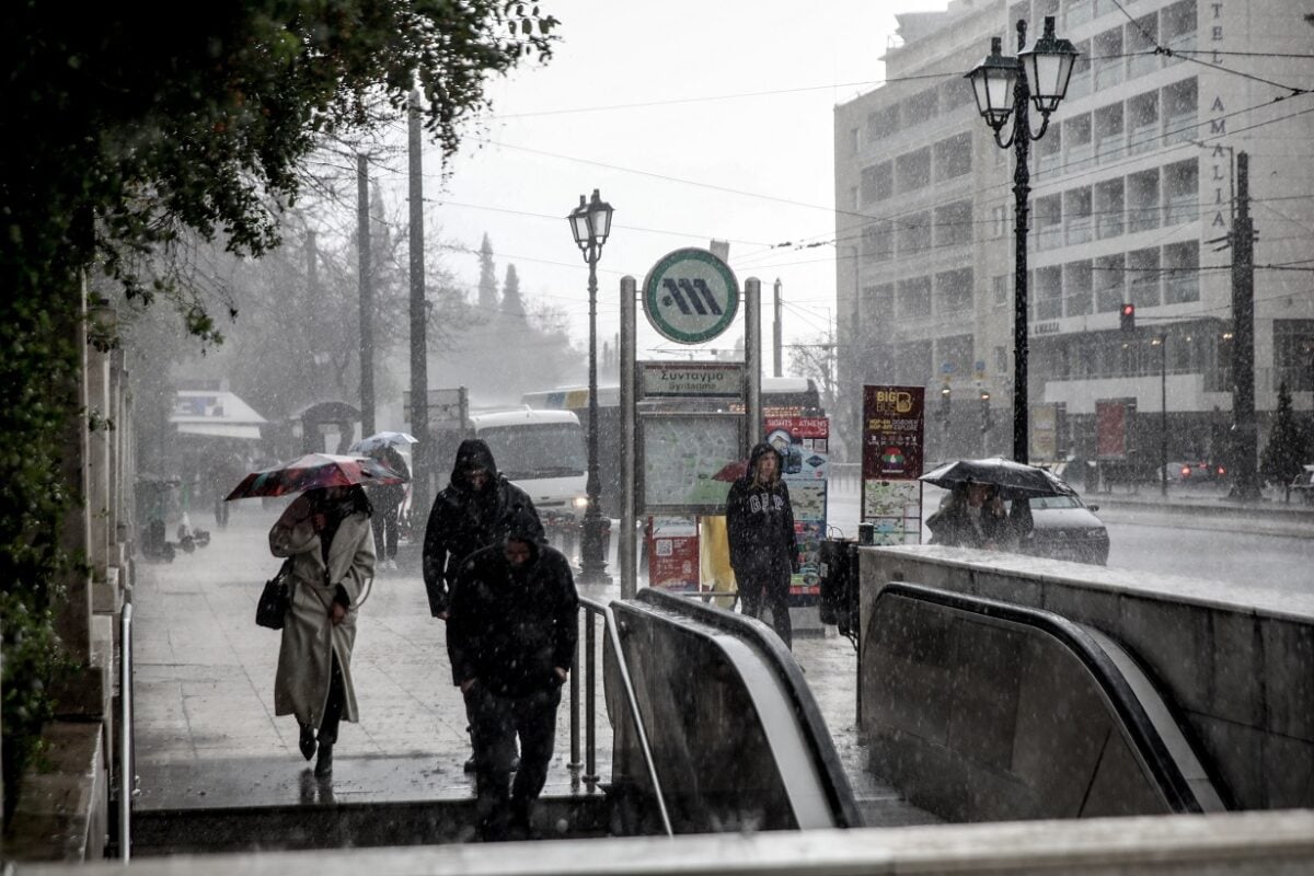 Κακοκαιρία: Νέο κύμα φέρνει καταιγίδες στην Αττική και άλλες 6 περιοχές – Τι θα γίνει με τις παρελάσεις της 28ης Οκτωβρίου