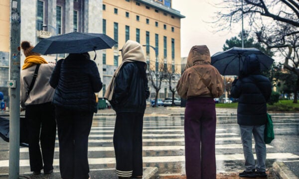 Καιρός σήμερα: Πέφτει η θερμοκρασία, με βροχές και σποραδικές καταιγίδες στα ηπειρωτικά