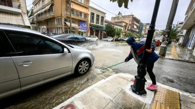 Κακοκαιρία: Καταιγίδες και πτώση της θερμοκρασίας στη χώρα μέχρι την Τετάρτη – Οι περιοχές στο «κόκκινο»