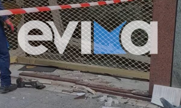 Χαλκίδα: Κινηματογραφική διάρρηξη σε κοσμηματοπωλείο – Έσπασαν τη βιτρίνα με αυτοκίνητο και άρπαξαν ρολόγια