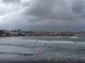 Κρήτη: Η κακοκαιρία έφερε κόκκινο συναγερμό, όμως στα Χανιά κάποιοι πήγαν για μπάνιο – Βίντεο