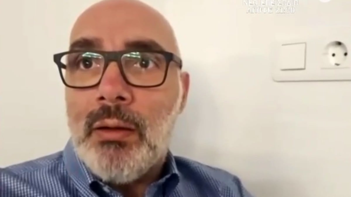 Γιάννης Χατζηδοπαυλάκης: Η χειρουργική βελόνα έμεινε τέσσερα χρόνια στην κοιλιά του – «”Χόρευε” μπροστά στους γιατρούς»