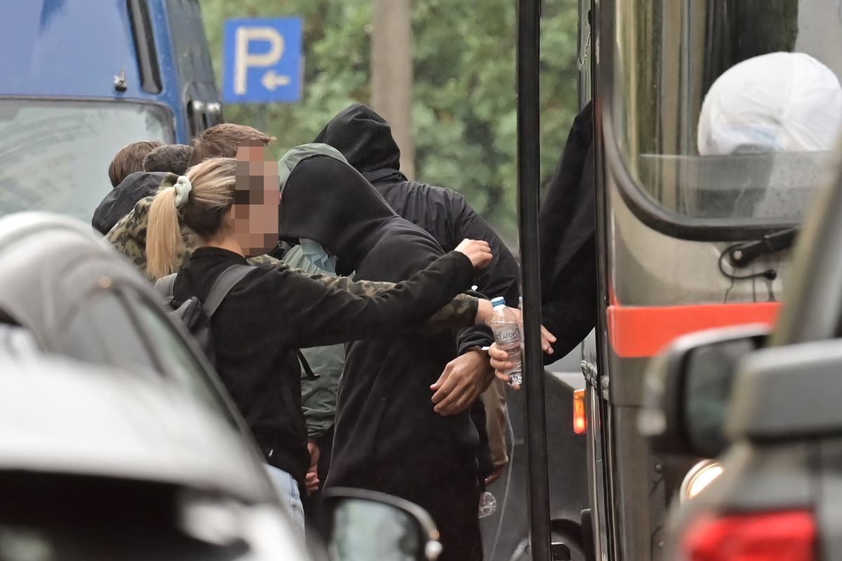 «Χωριάτικο»: Τρεις προφυλακίστηκαν και τέσσερις αφέθηκαν ελεύθεροι με όρους – Ο Άγγελος Γιαννακόπουλος λέει ότι η υπόθεση αφορά φοροδιαφυγή και εισφοροδιαφυγή και θα πληρώσει μέχρι το τελευταίο ευρώ