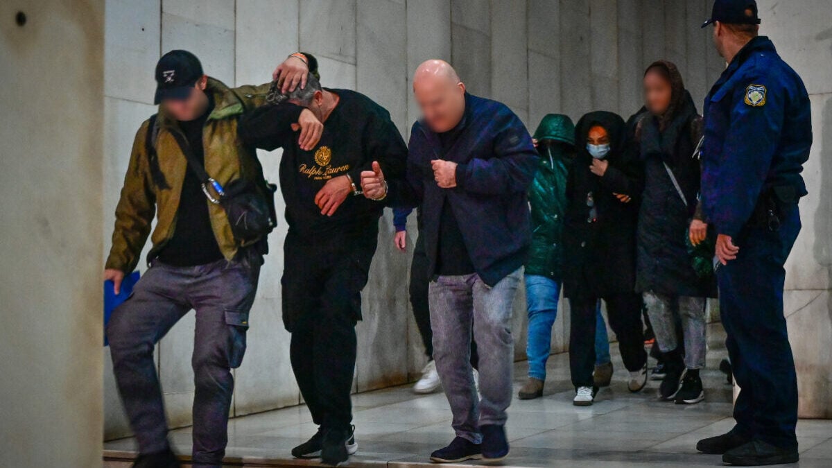 Χωριάτικο: Απολογούνται 59 συλληφθέντες – Στο μικροσκόπιο αστυνομικοί και δημόσιοι υπάλληλοι για το κύκλωμα εκατομμυρίων 1 Χωριάτικο: Απολογούνται 59 συλληφθέντες – Στο μικροσκόπιο αστυνομικοί και δημόσιοι υπάλληλοι για το κύκλωμα εκατομμυρίων