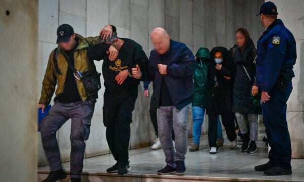 Χωριάτικο: Απολογούνται 59 συλληφθέντες – Στο μικροσκόπιο αστυνομικοί και δημόσιοι υπάλληλοι για το κύκλωμα εκατομμυρίων