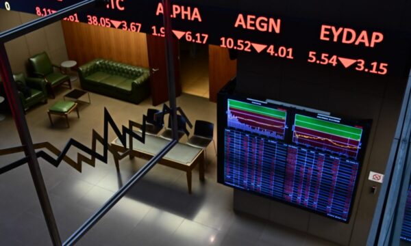 Euronext Athens: Οριακή πτώση 0,15% με πιέσεις στις τράπεζες και στήριγμα από Coca-Cola και διυλιστήρια