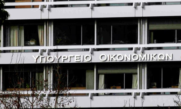 ΥΠΕΘΟΟ: Μεγαλύτερη προστασία για οφειλέτες, αυστηρότεροι κανόνες για servicers – Τι ισχύει για τους εκτελεστούς τίτλους