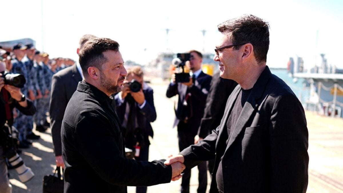 Ουκρανία: Ο Μπέρναμ στηρίζει τον Ζελένσκι μετά τις δηλώσεις Τραμπ – «Τον στηρίζει ο ουκρανικός λαός» 1 Ουκρανία: Ο Μπέρναμ στηρίζει τον Ζελένσκι μετά τις δηλώσεις Τραμπ – «Τον στηρίζει ο ουκρανικός λαός»
