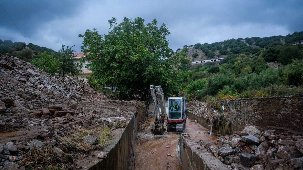 Κακοκαιρία στην Κρήτη: Χείμαρροι σάρωσαν δρόμους, νερά μπήκαν σε σπίτια και επιχειρήσεις – Απεγκλωβίστηκαν 20 άτομα στην Ιεράπετρα 4 Κακοκαιρία στην Κρήτη: Χείμαρροι σάρωσαν δρόμους, νερά μπήκαν σε σπίτια και επιχειρήσεις – Απεγκλωβίστηκαν 20 άτομα στην Ιεράπετρα
