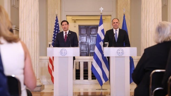 Ελλάδα: Ο Κάθετος Διάδρομος αναδεικνύεται σε εθνική υπόθεση 11 Ελλάδα: Ο Κάθετος Διάδρομος αναδεικνύεται σε εθνική υπόθεση